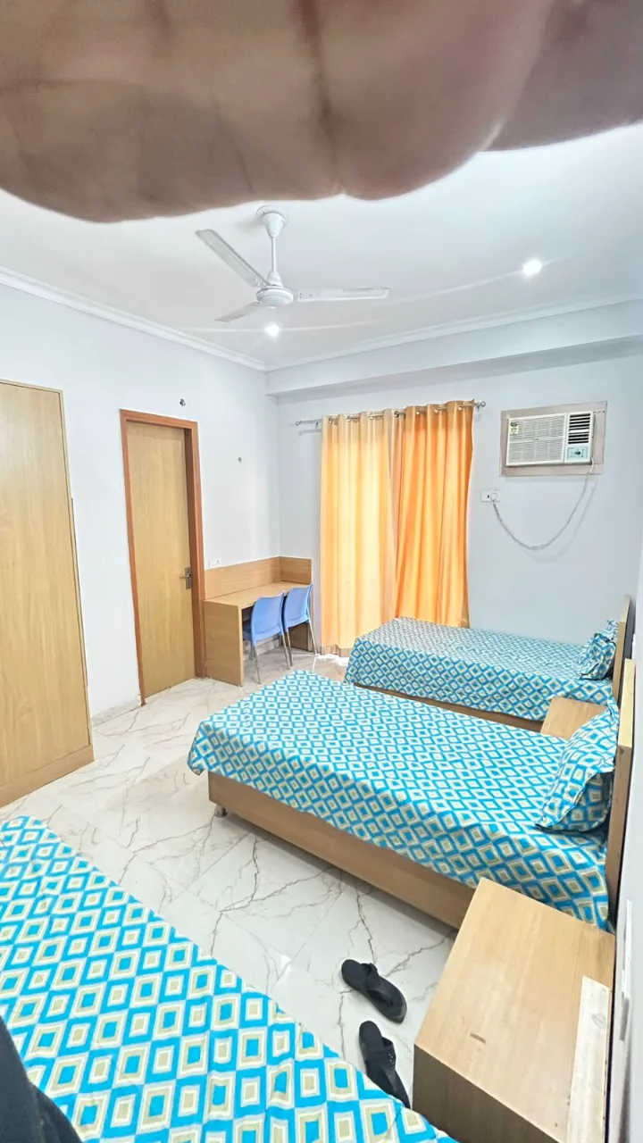 Royal Paradise Premium Girls Hostel (Campus-8)