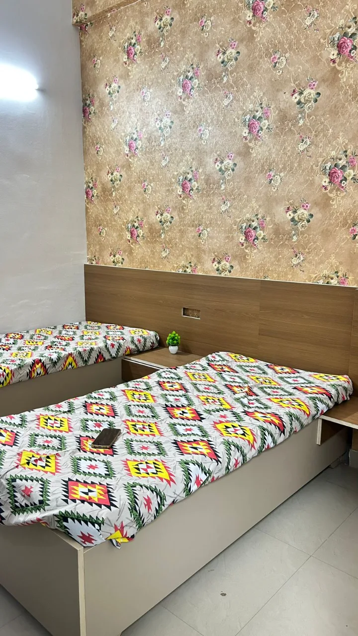 Royal Paradise Girls Hostel (Non-Premium) room in Greater Noida