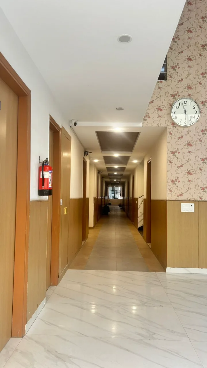 Royal Paradise Premium Girls Hostel (Campus-8)