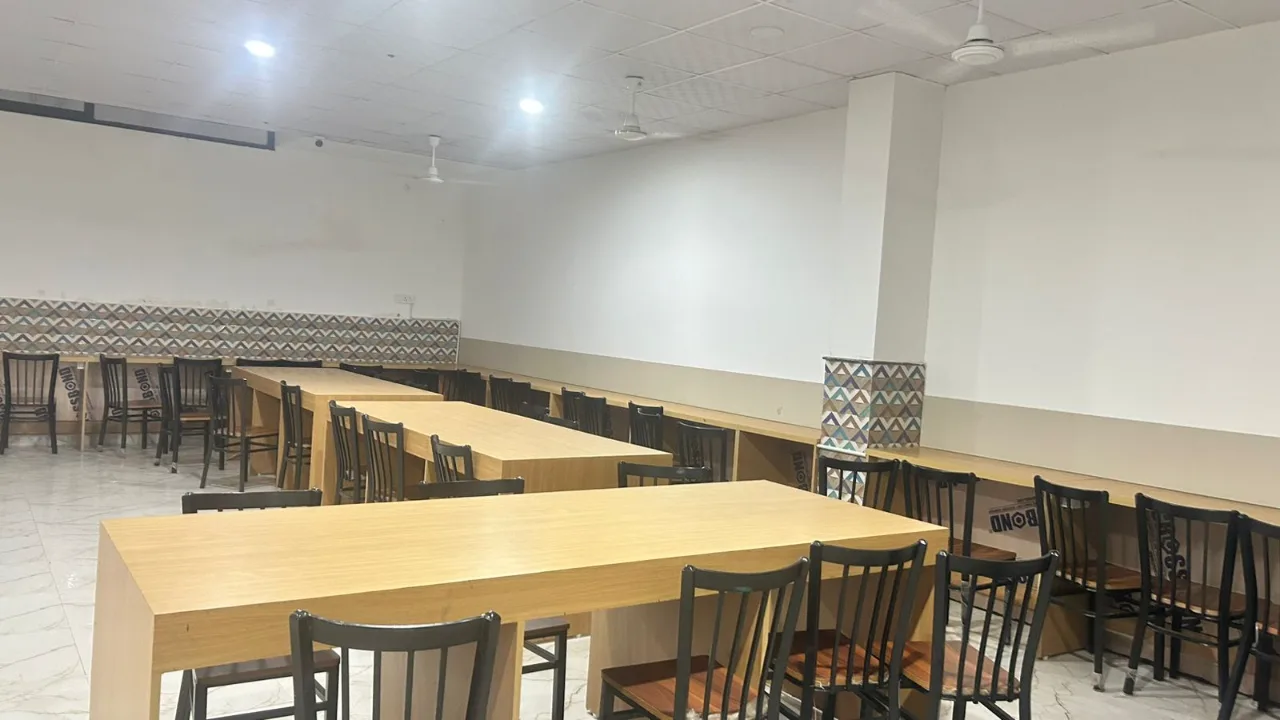 Royal Paradise Premium Girls Hostel (Campus-8)