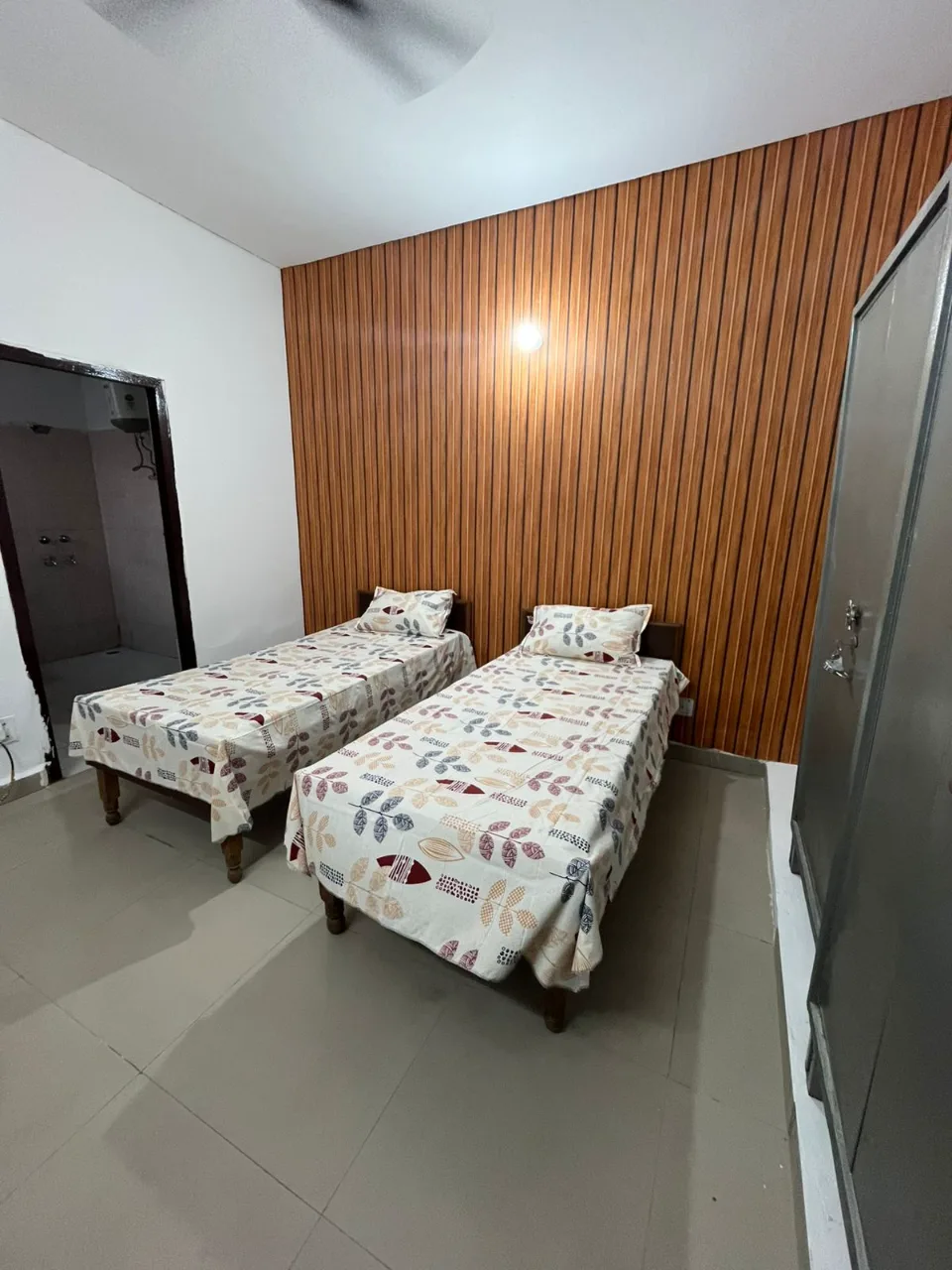 Royal Paradise Boys Hostel (DTC Campus) room in Greater Noida