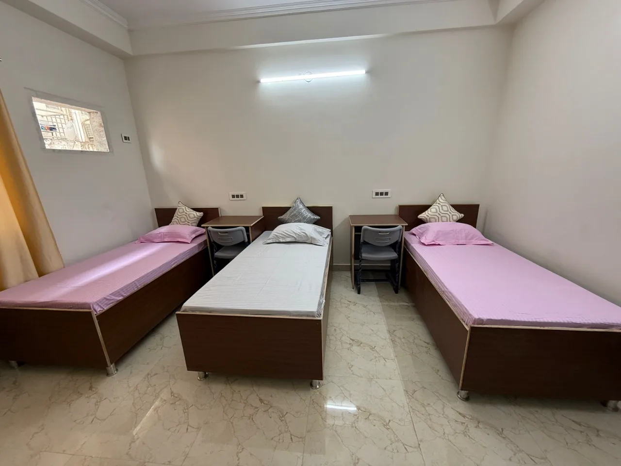 Royal Paradise Hostel (Campus-3)