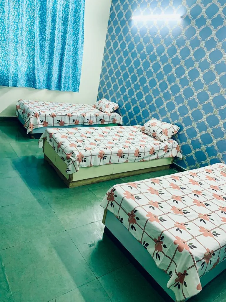 Royal Paradise Boys Hostel (ITS Campus) room in Greater Noida