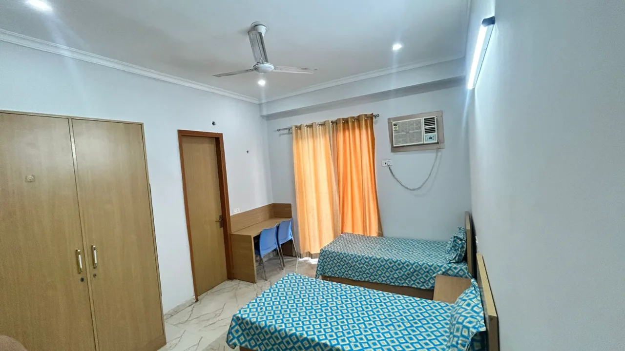 Royal Paradise Premium Girls Hostel (Campus-8)