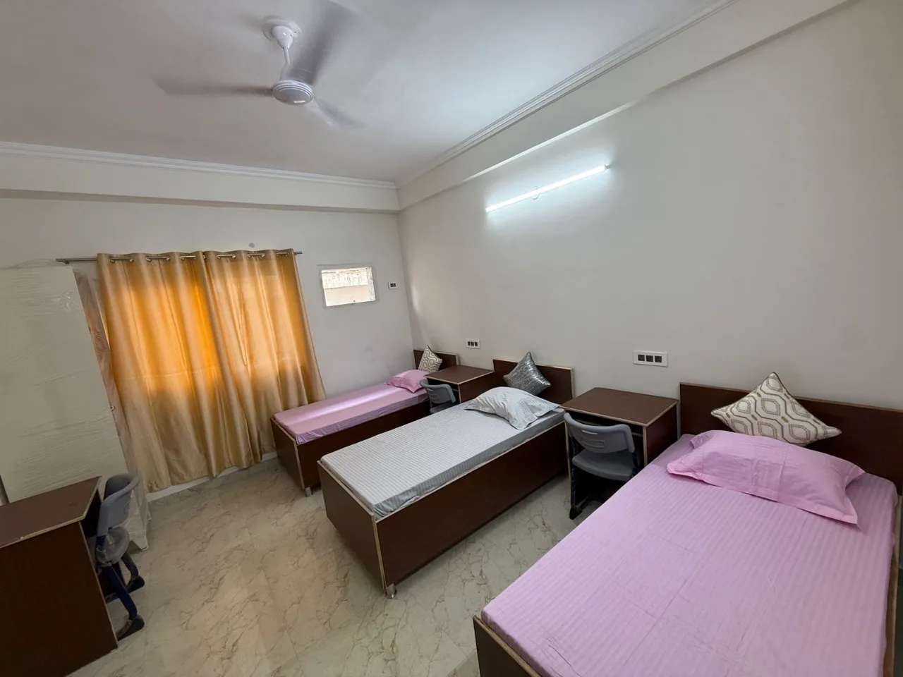 Royal Paradise Hostel (Campus-3)